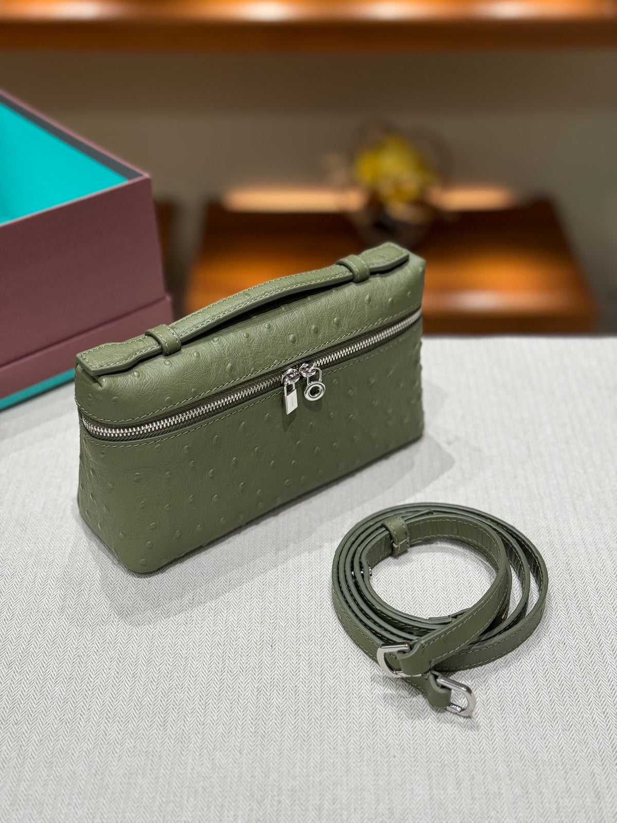 Bolso de mano Loro de piel de avestruz 19