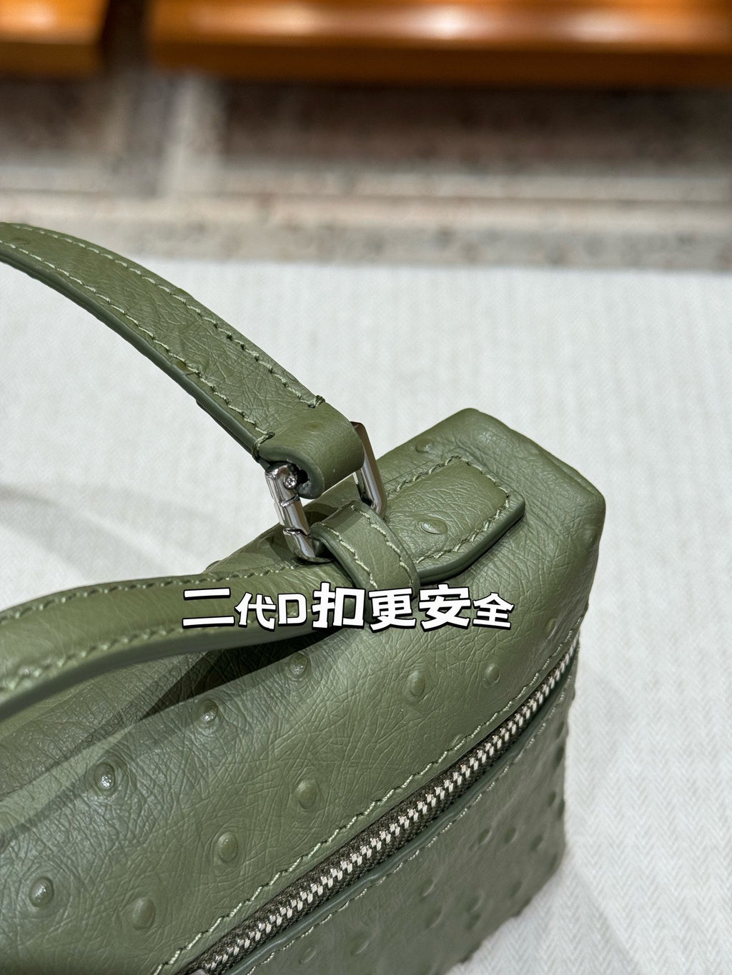 Bolso de mano Loro de piel de avestruz 19