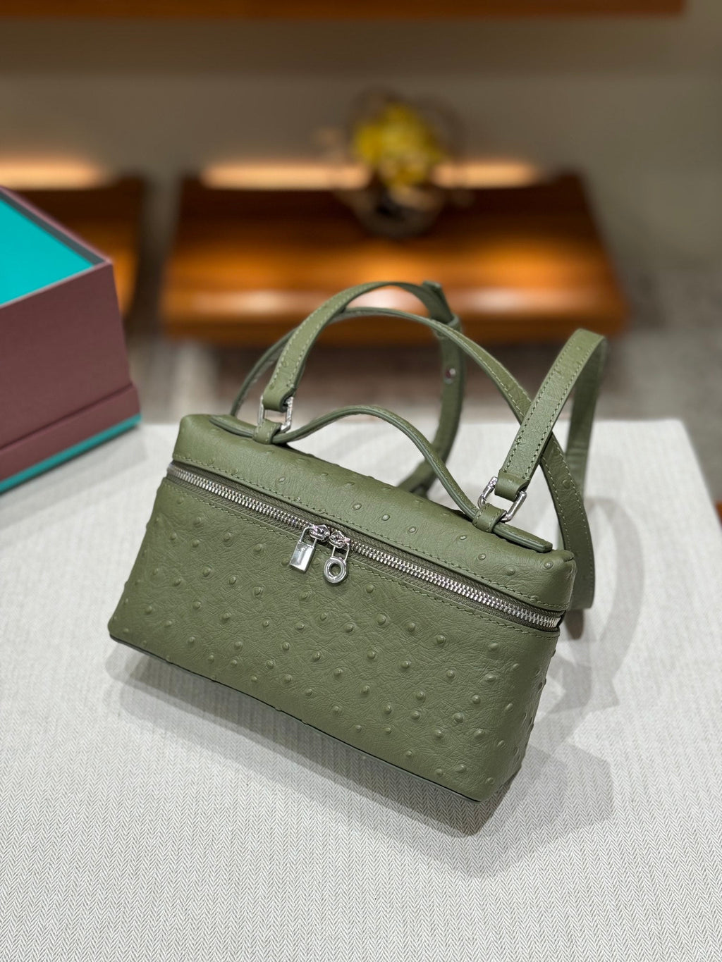 Bolso de mano Loro de piel de avestruz 19