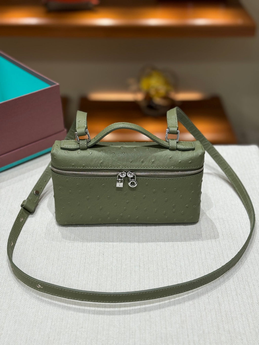 Bolso de mano Loro de piel de avestruz 19