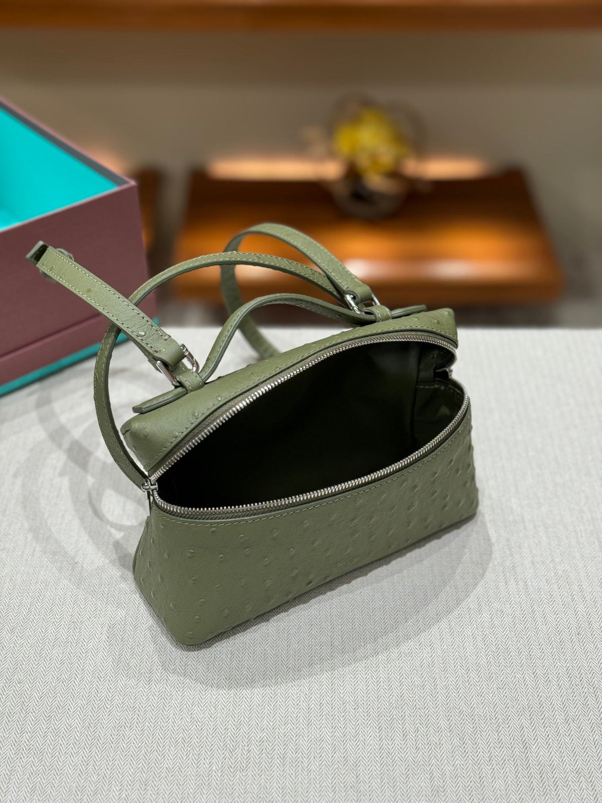 Bolso de mano Loro de piel de avestruz 19