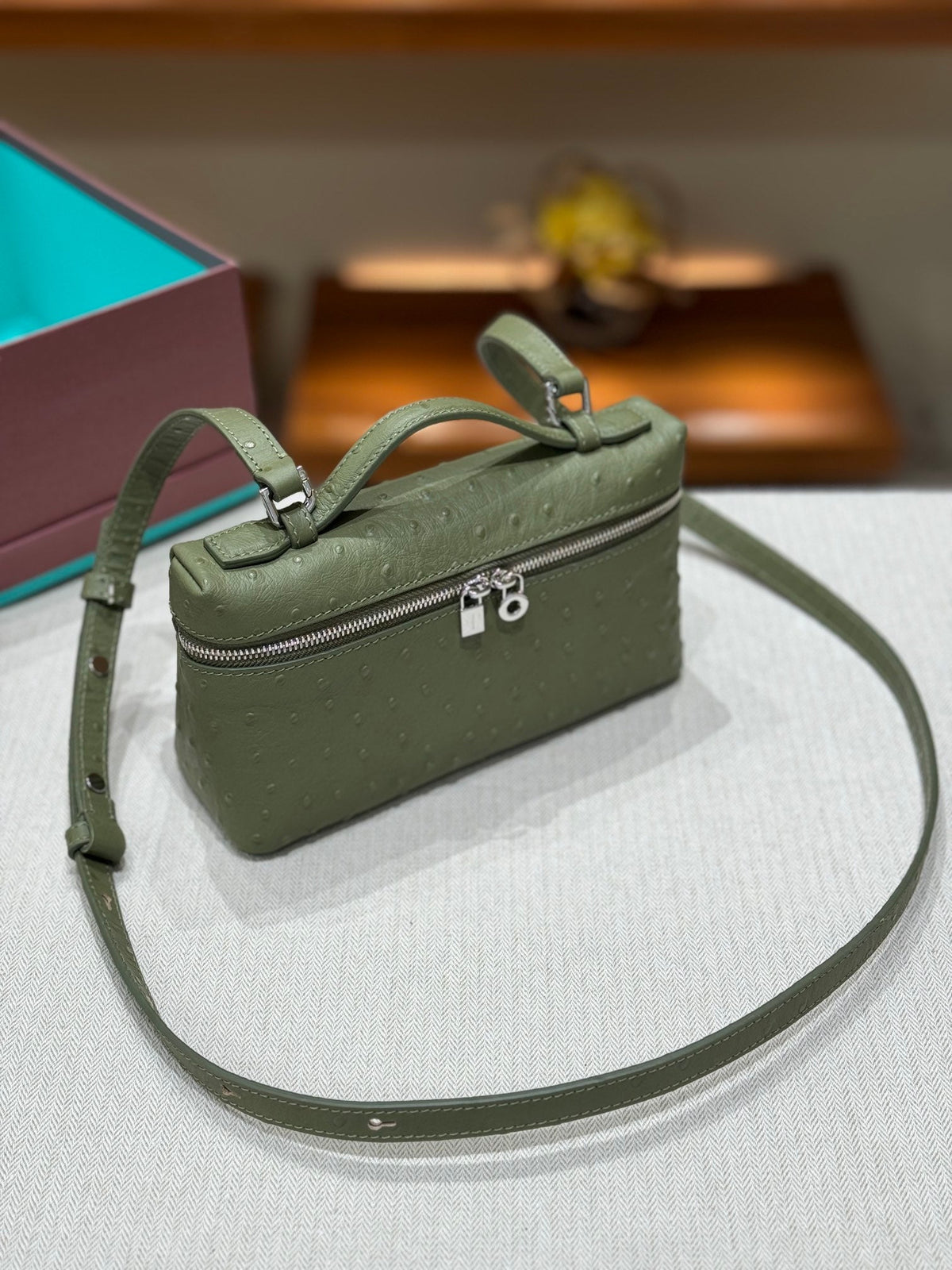 Bolso de mano Loro de piel de avestruz 19