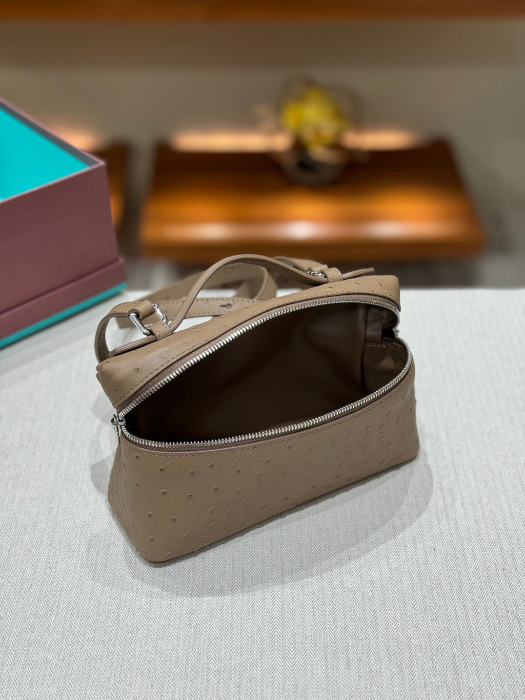 Bolso de mano Loro de piel de avestruz 19