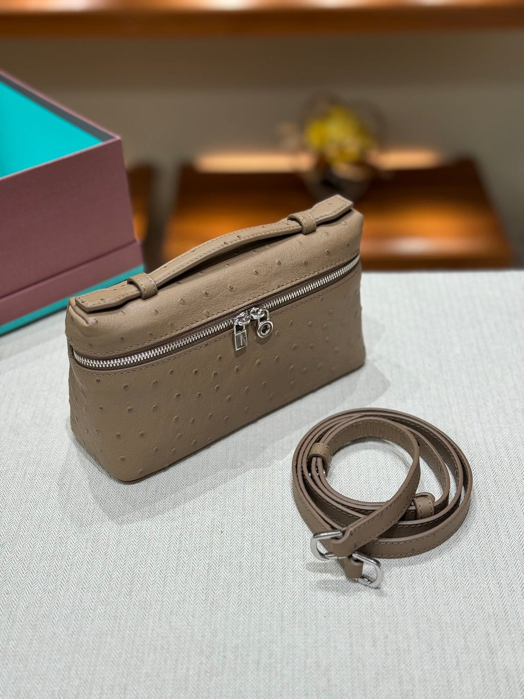 Bolso de mano Loro de piel de avestruz 19