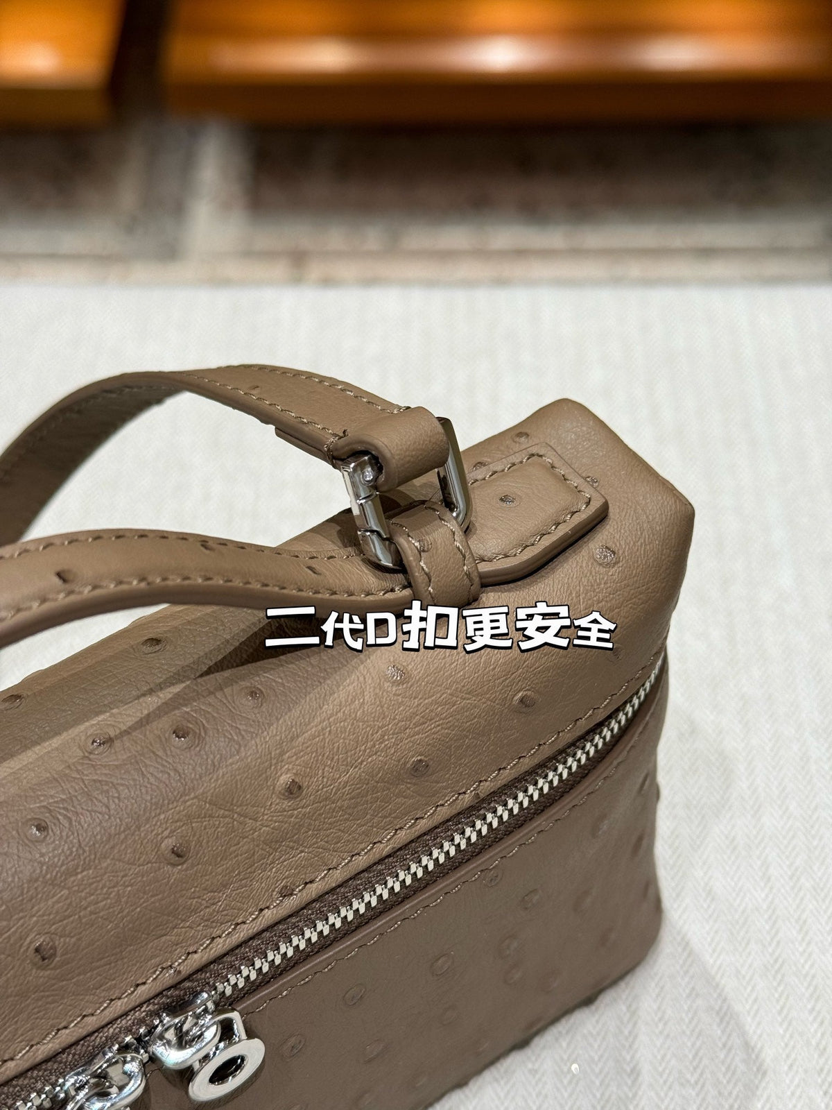 Bolso de mano Loro de piel de avestruz 19