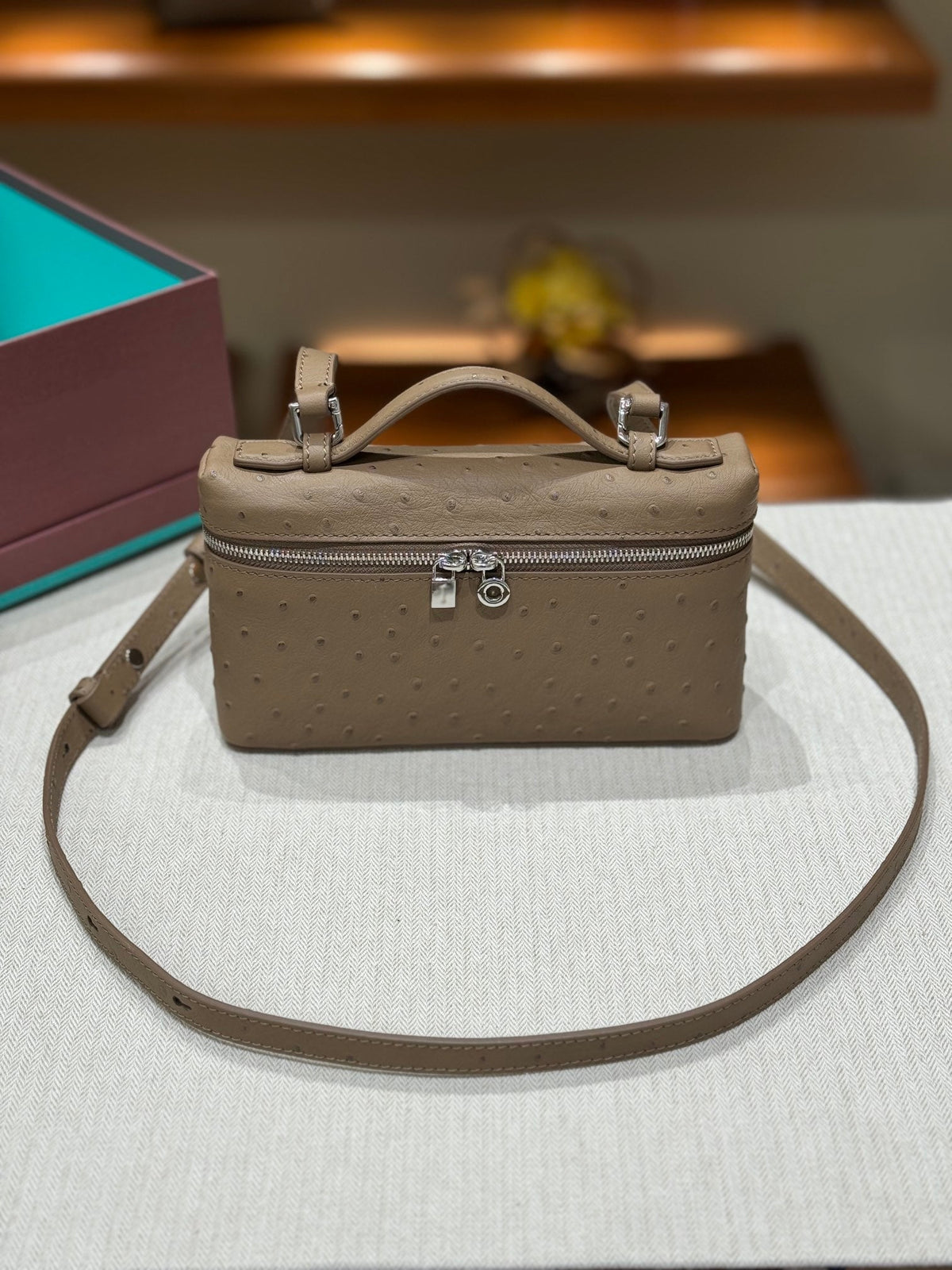 Bolso de mano Loro de piel de avestruz 19