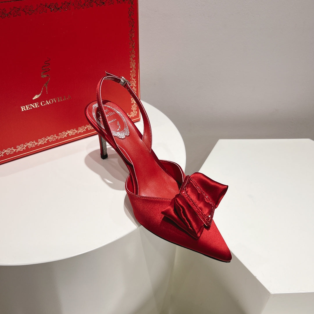 Tacones de cristal con lazo de seda