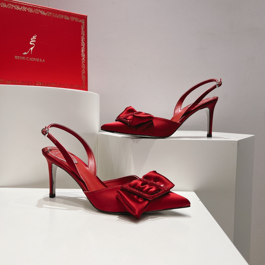 Tacones de cristal con lazo de seda