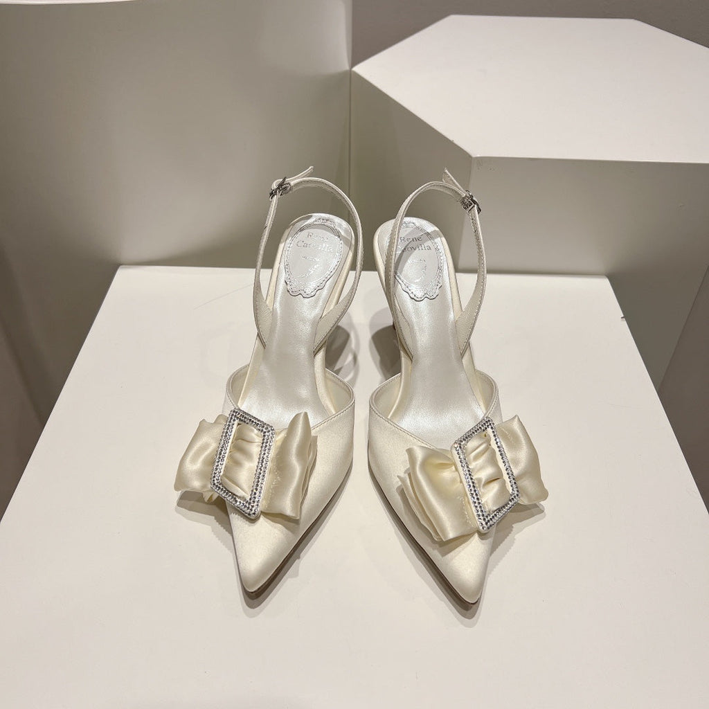 Tacones de cristal con lazo de seda