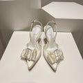 Tacones de cristal con lazo de seda