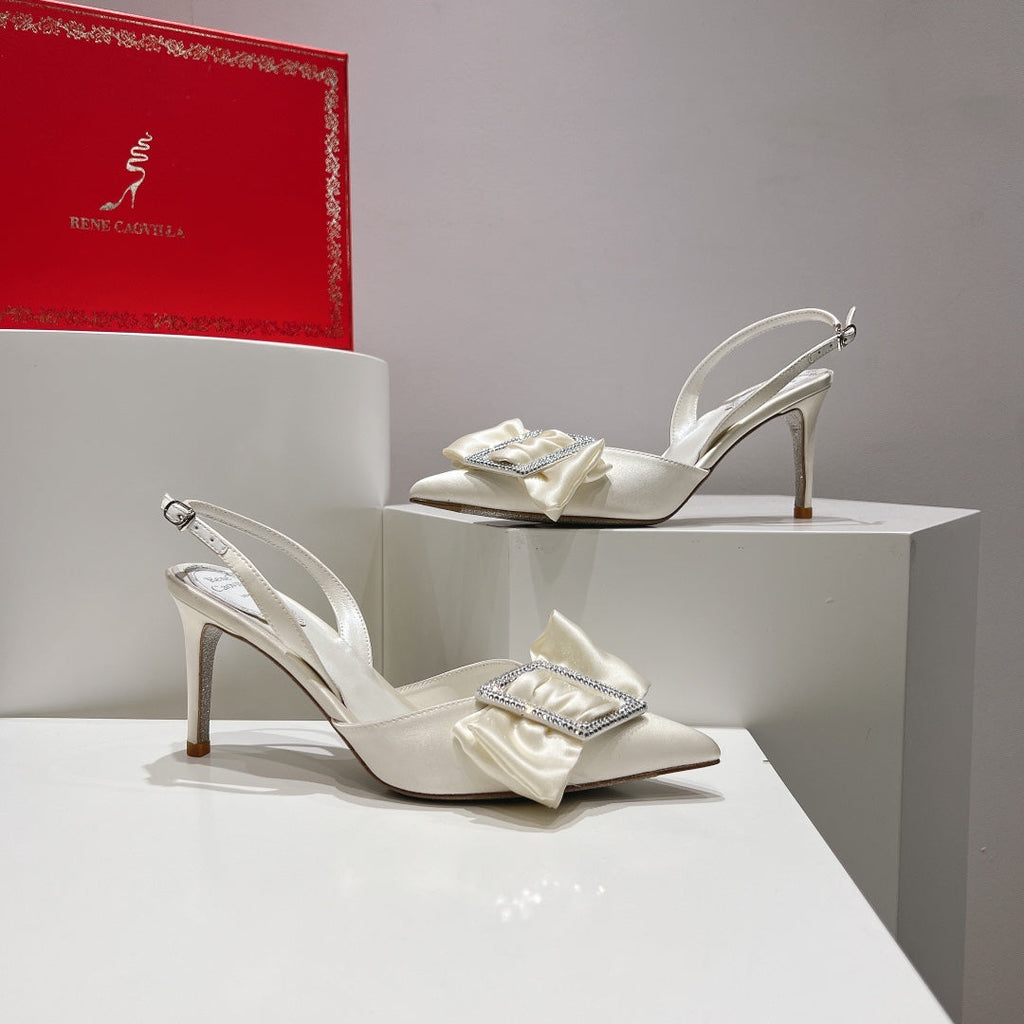 Tacones de cristal con lazo de seda