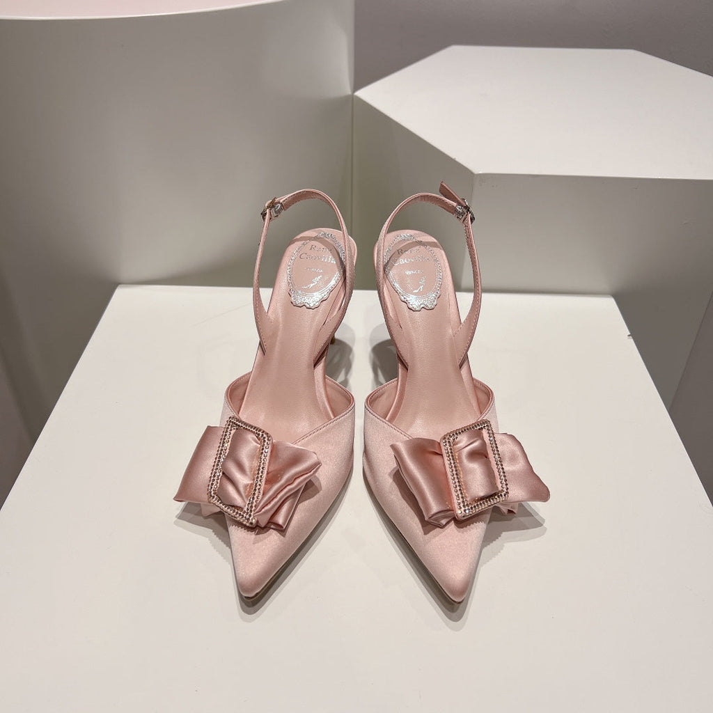 Tacones de cristal con lazo de seda
