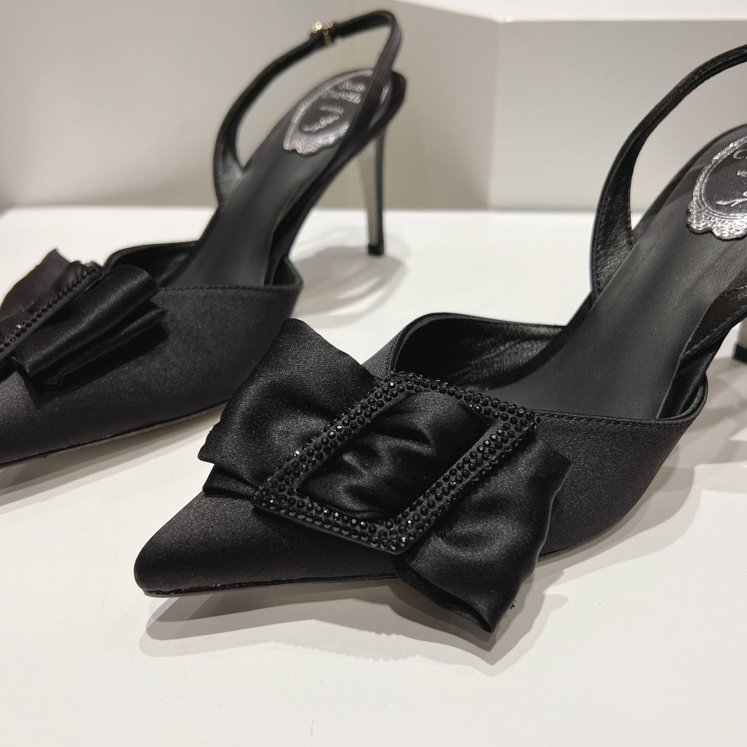 Tacones de cristal con lazo de seda