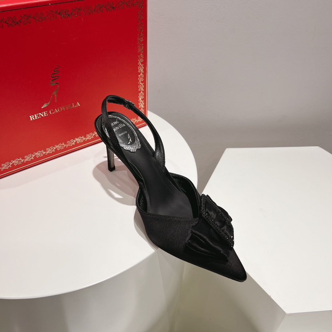 Tacones de cristal con lazo de seda