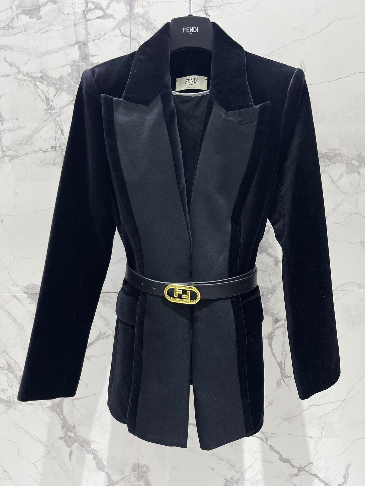 Gabardina con cinturón
