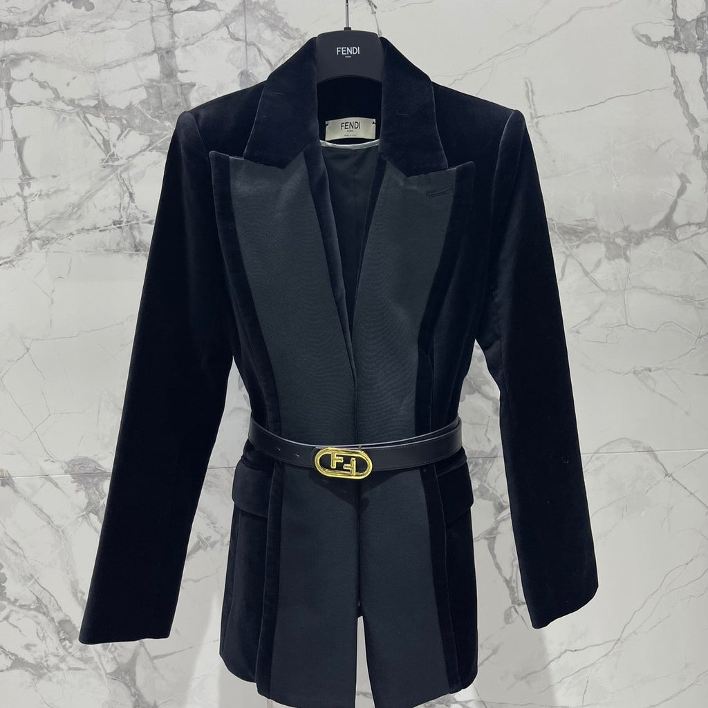 Gabardina con cinturón
