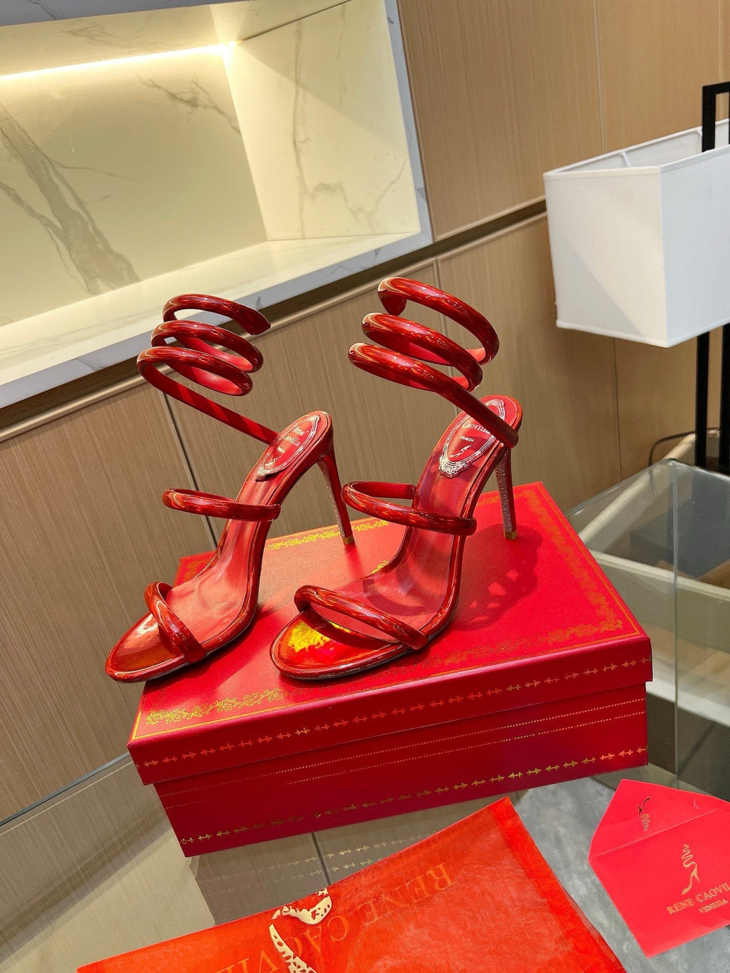 Sandalias de cristal de terciopelo con forma de serpiente