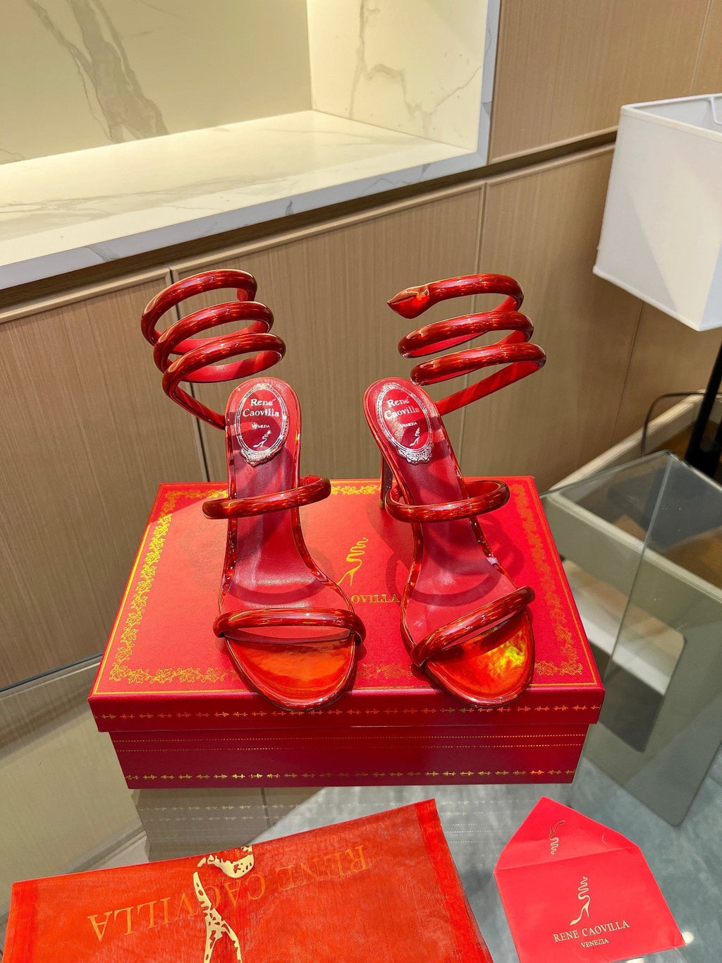 Sandalias de cristal de terciopelo con forma de serpiente