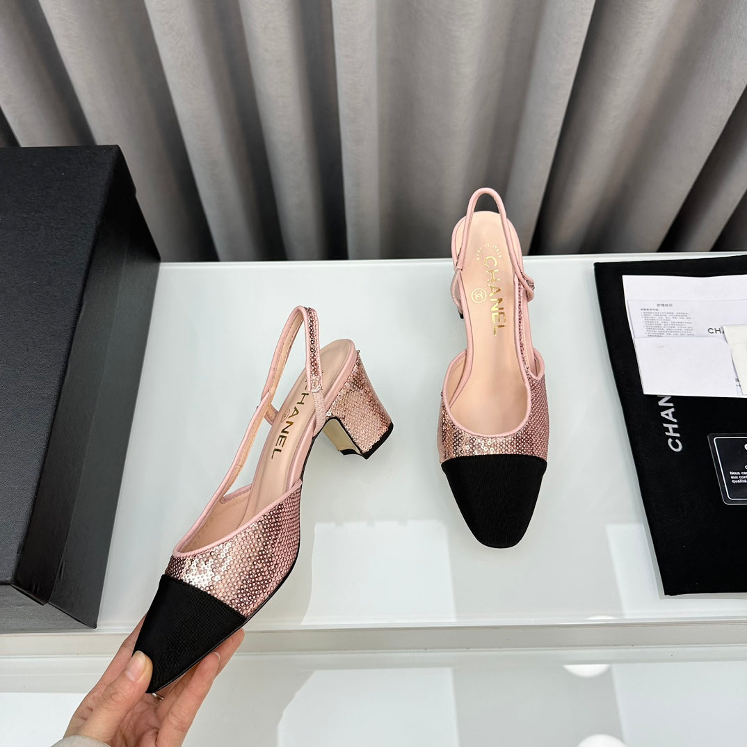 Zapatos de tacón con tira trasera bicolor