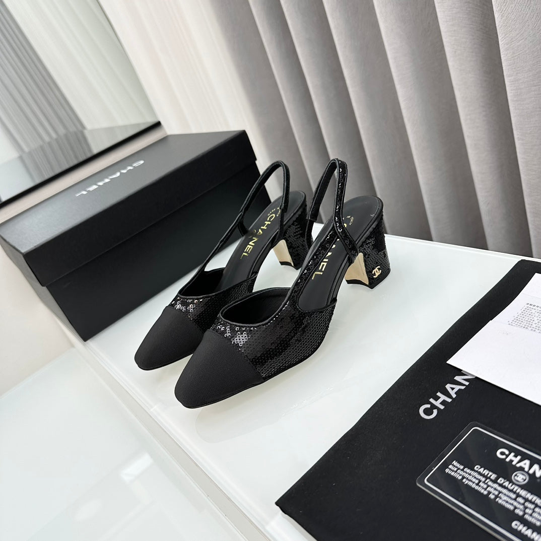 Zapatos de tacón con tira trasera bicolor