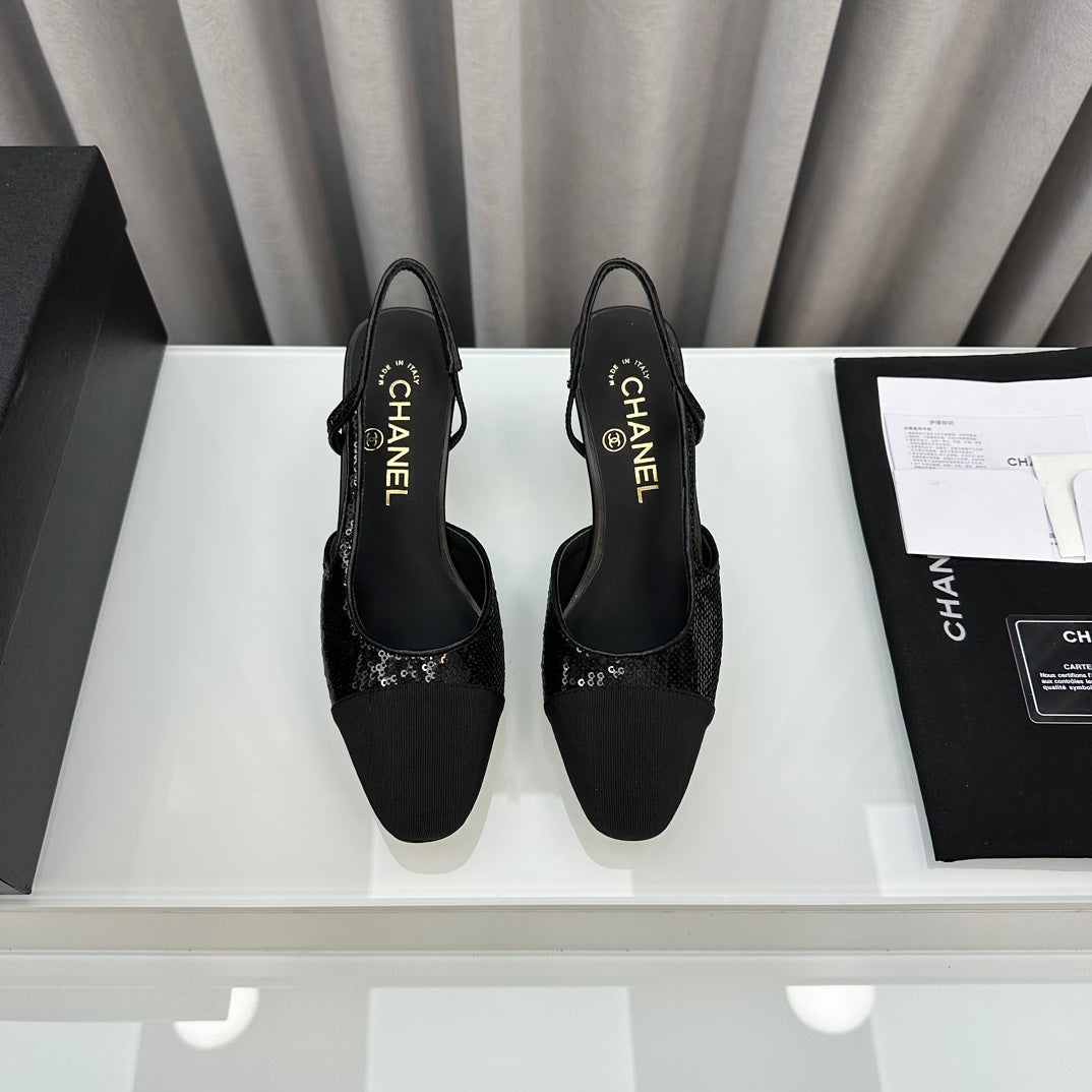 Zapatos de tacón con tira trasera bicolor