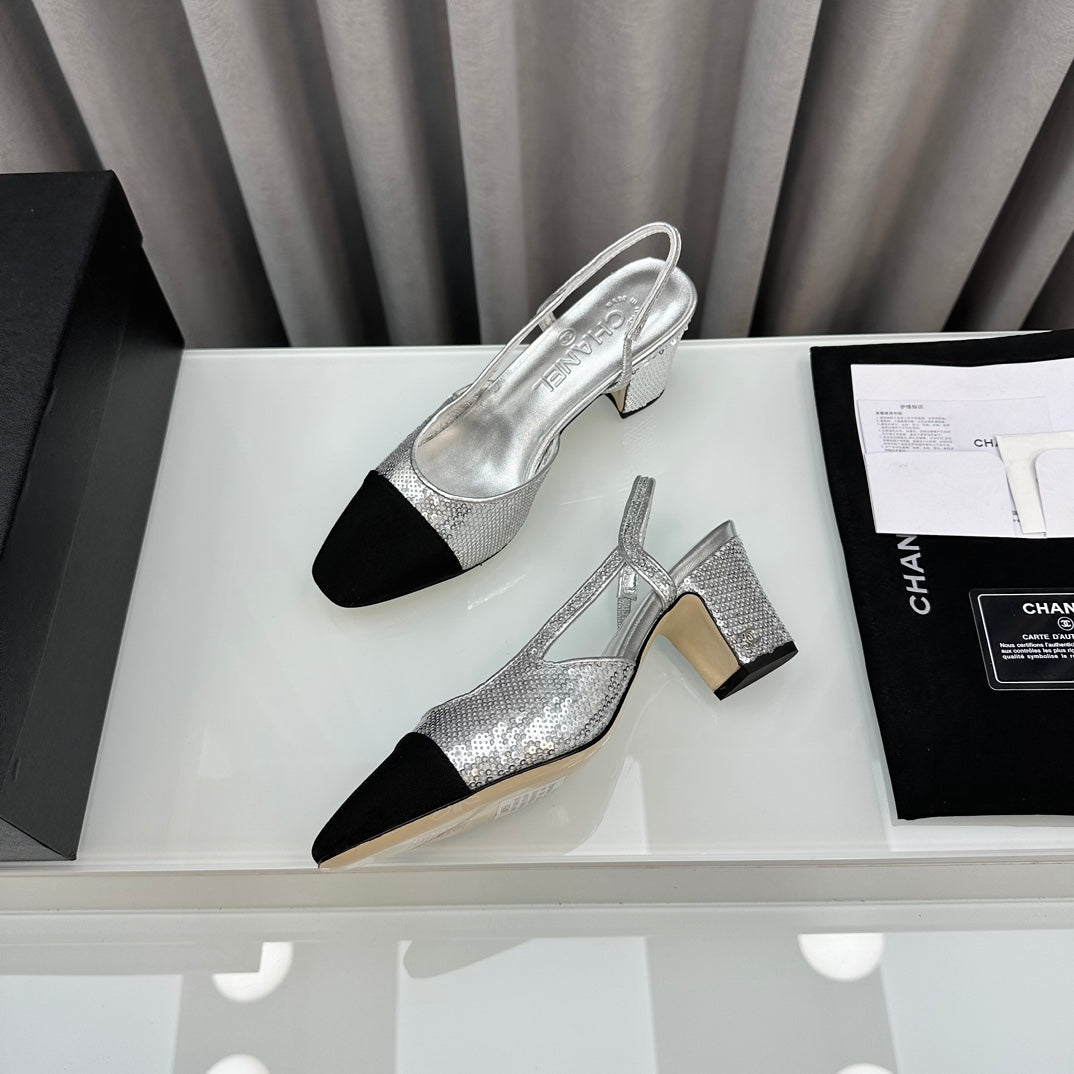 Zapatos de tacón con tira trasera bicolor