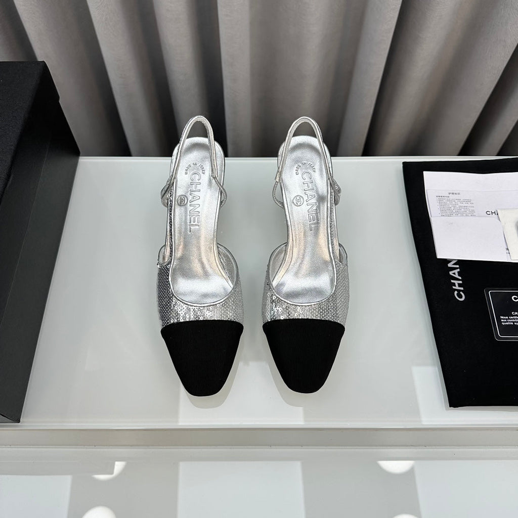 Zapatos de tacón con tira trasera bicolor