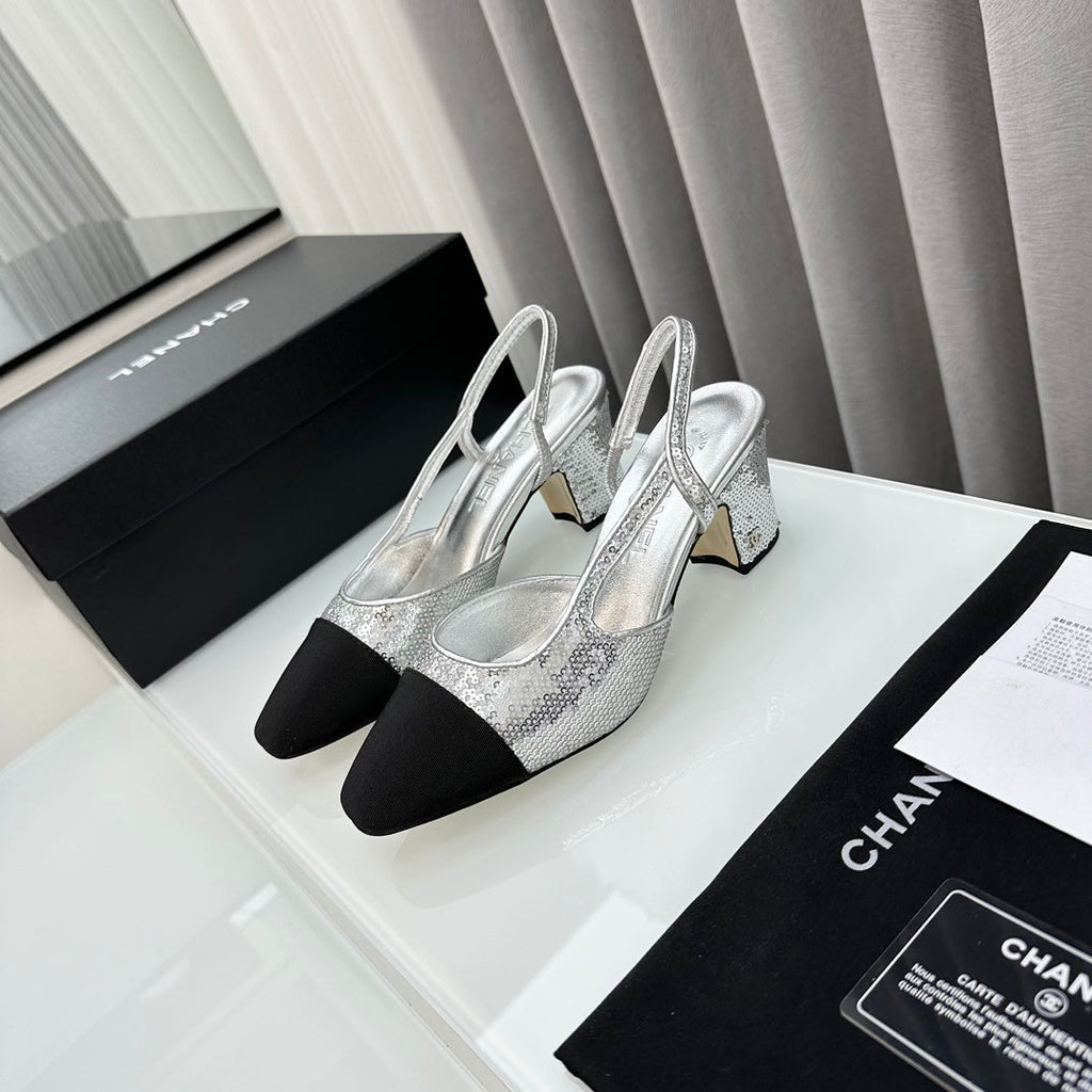 Zapatos de tacón con tira trasera bicolor