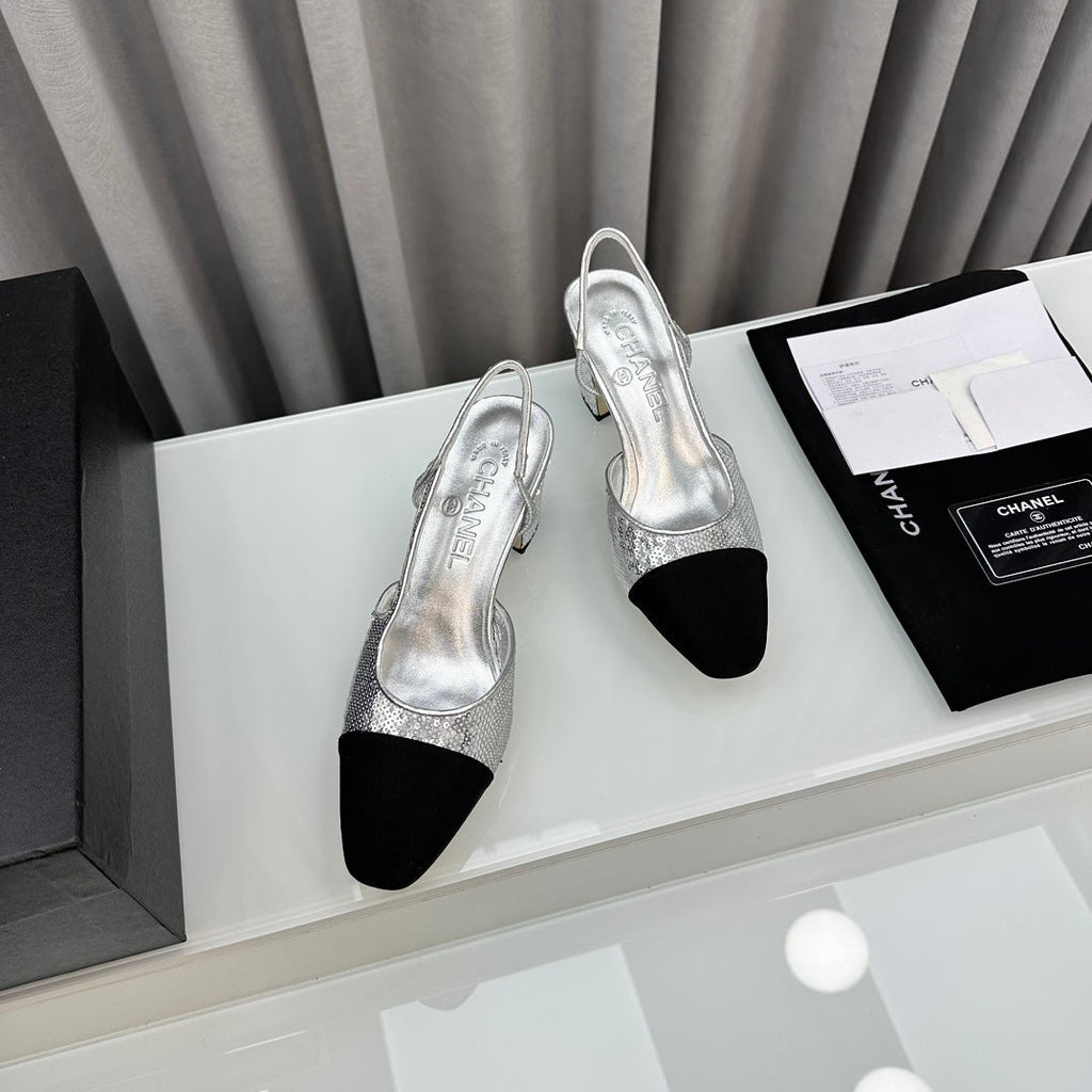 Zapatos de tacón con tira trasera bicolor
