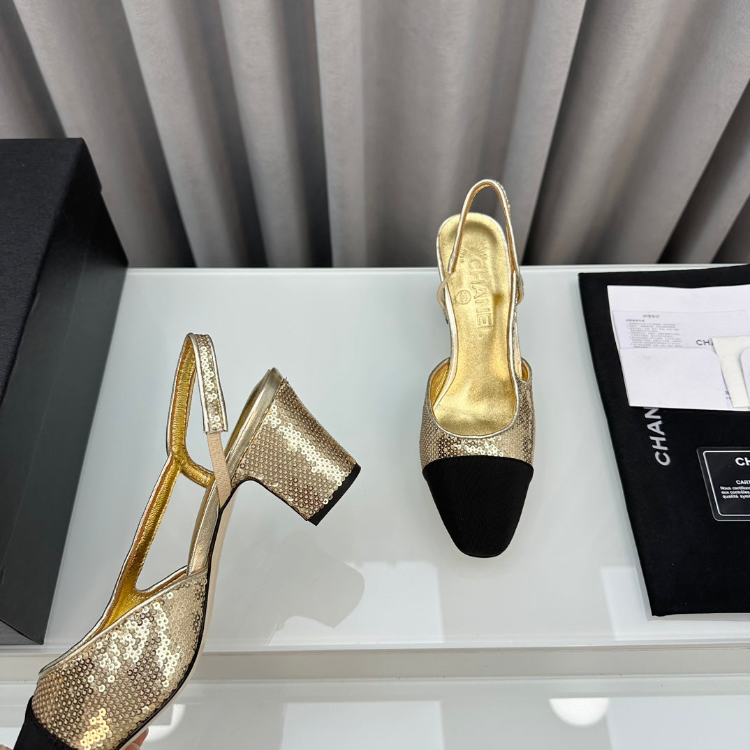 Zapatos de tacón con tira trasera bicolor