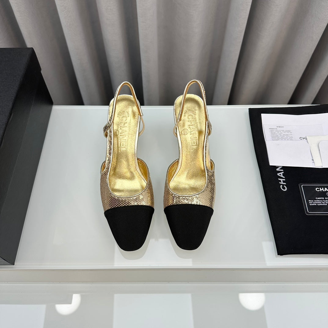 Zapatos de tacón con tira trasera bicolor