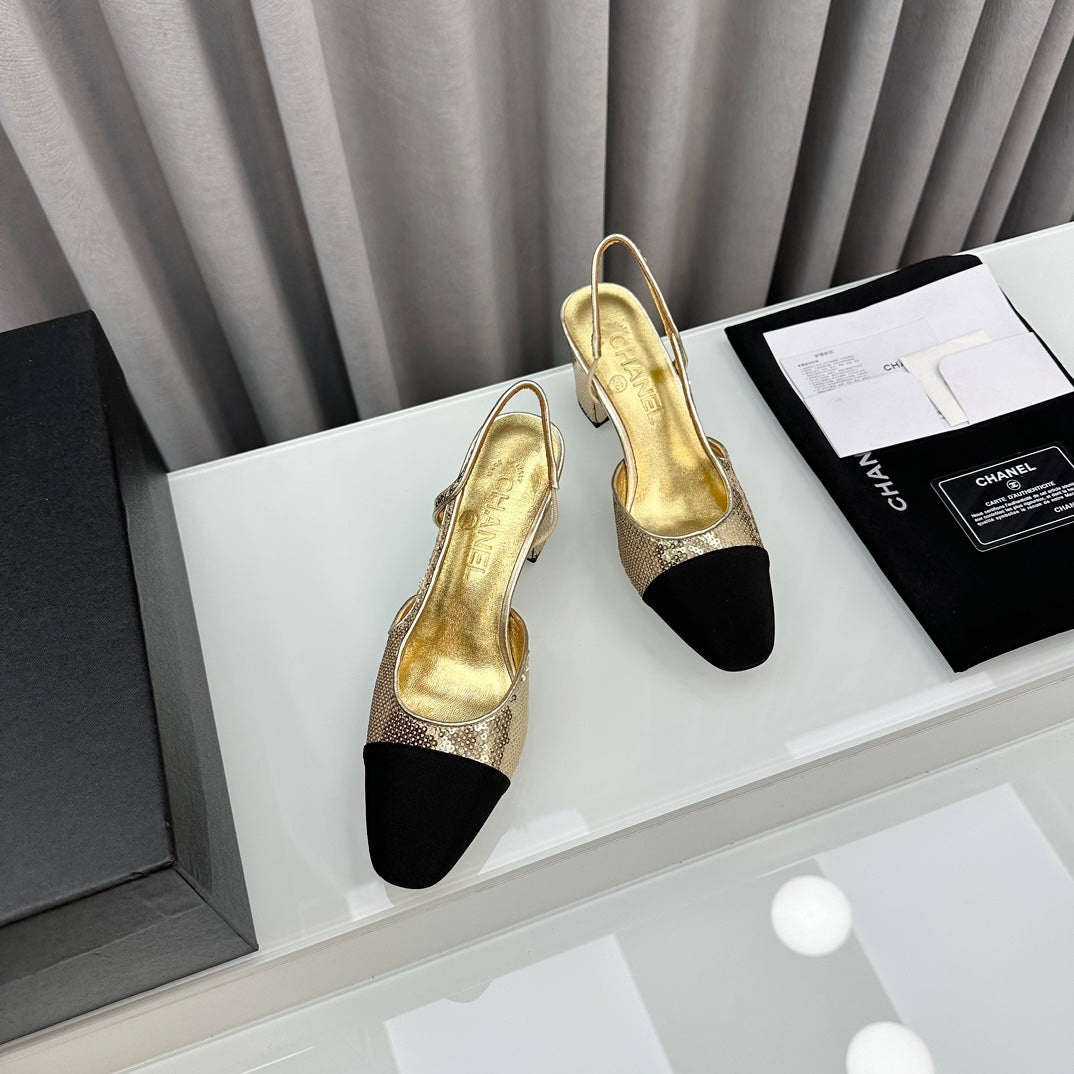 Zapatos de tacón con tira trasera bicolor