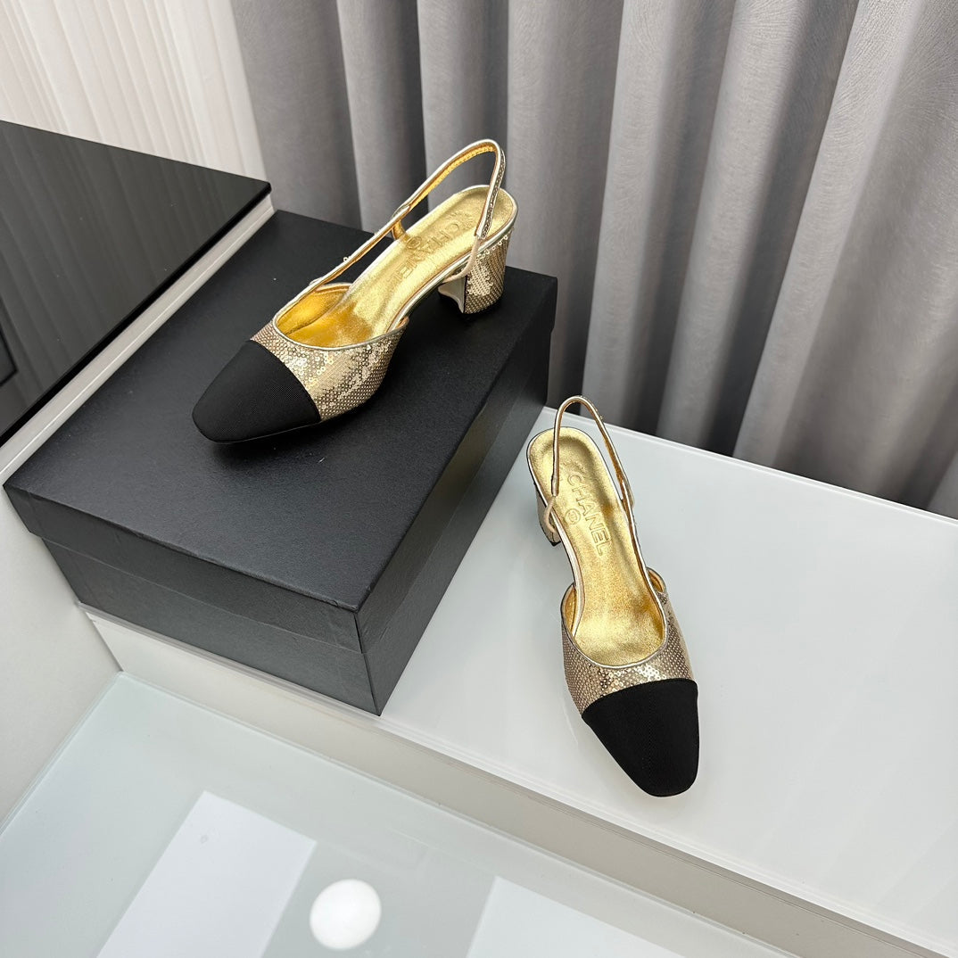 Zapatos de tacón con tira trasera bicolor