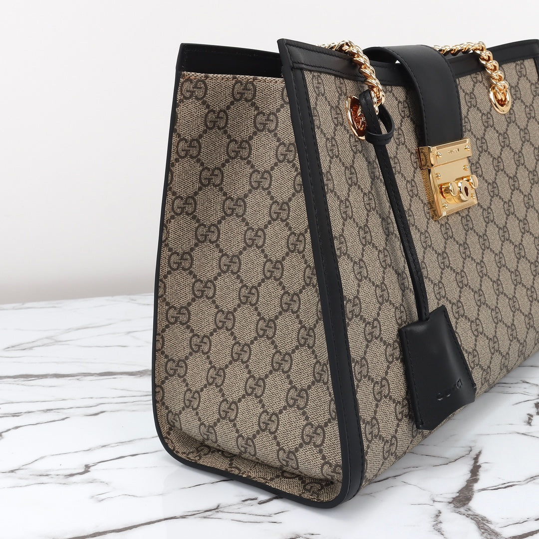 Bolso de cuero con candado