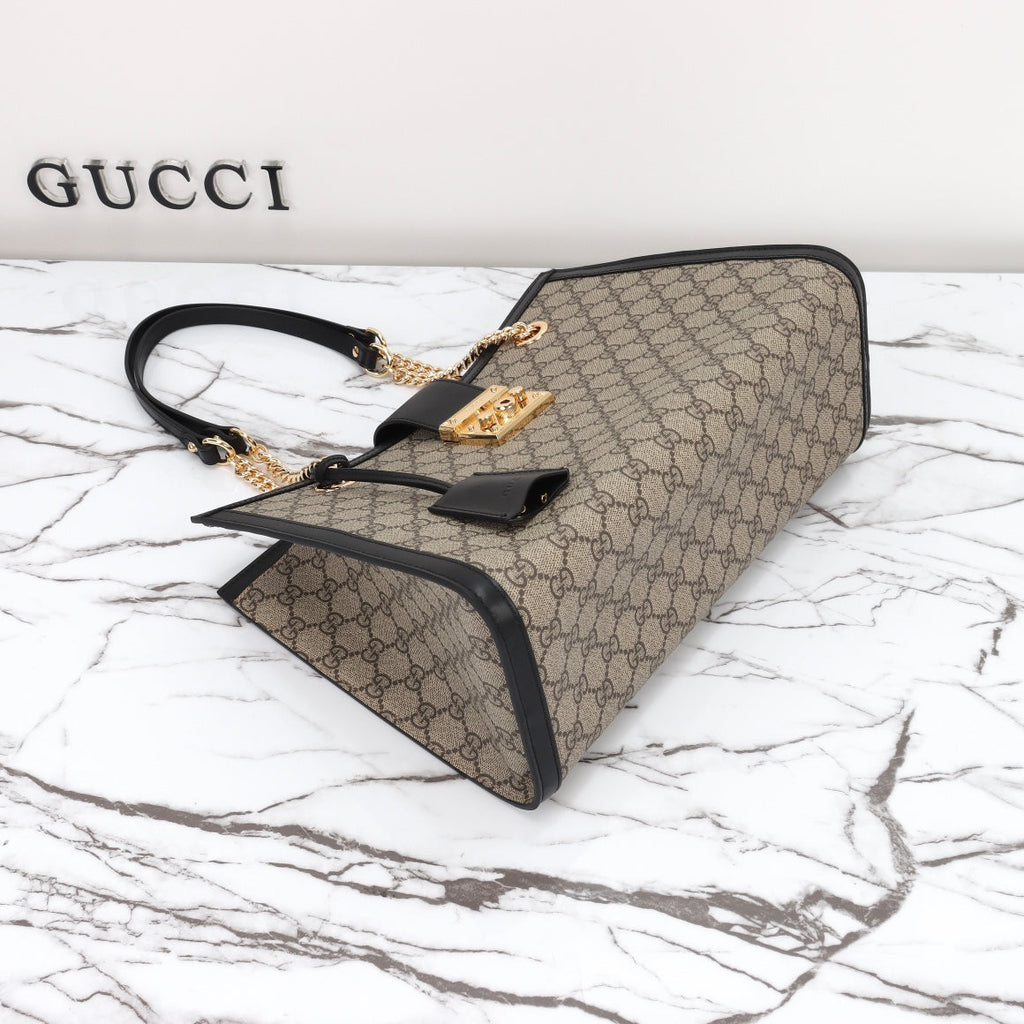 Bolso de cuero con candado
