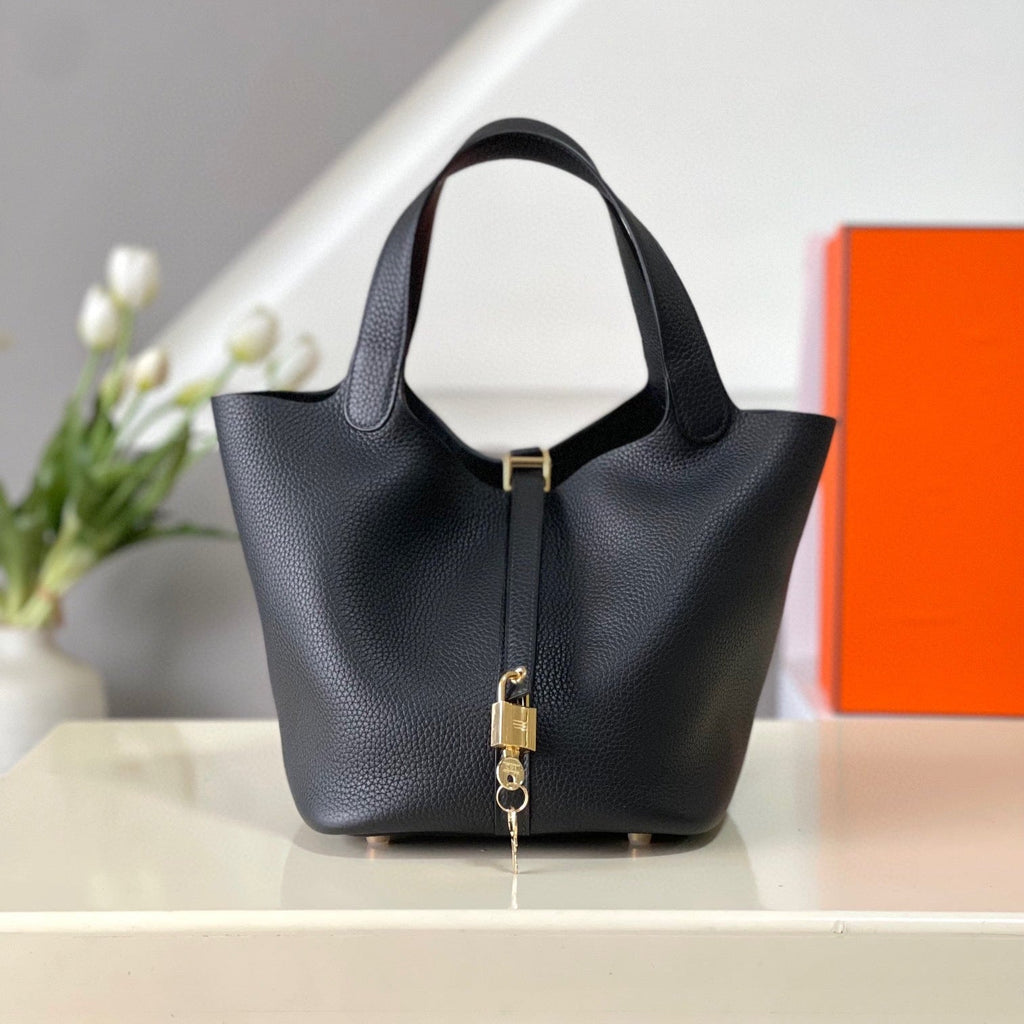 Bolso tipo cubo de cuero de 22 cm