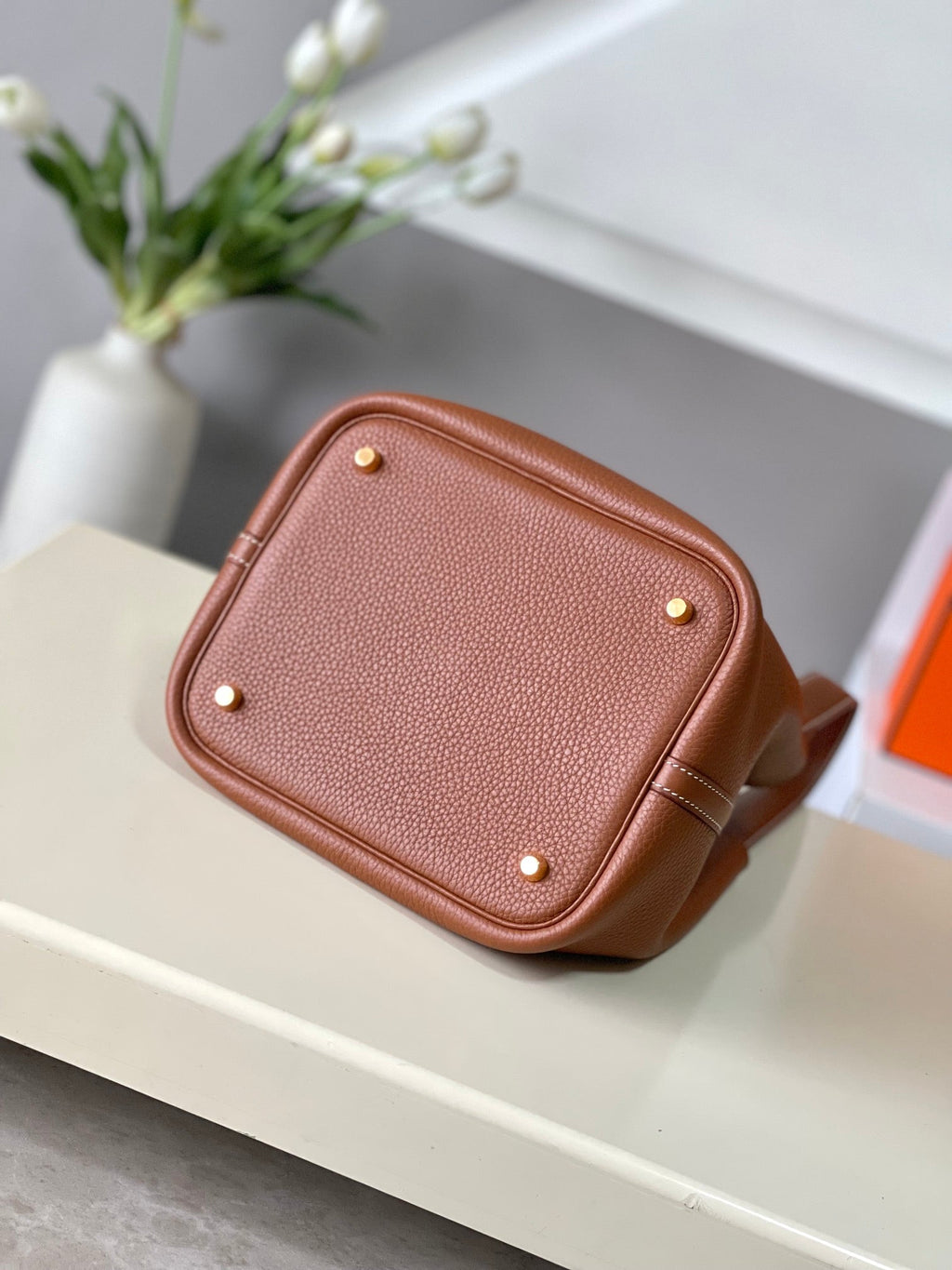Bolso tipo cubo de cuero de 22 cm