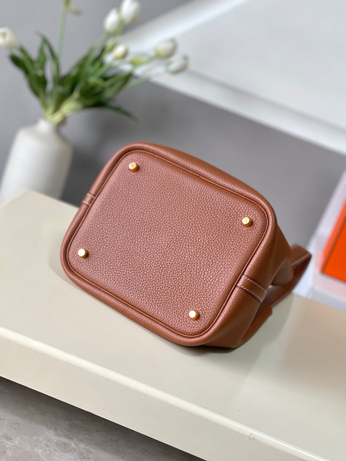 Bolso tipo cubo de cuero de 22 cm
