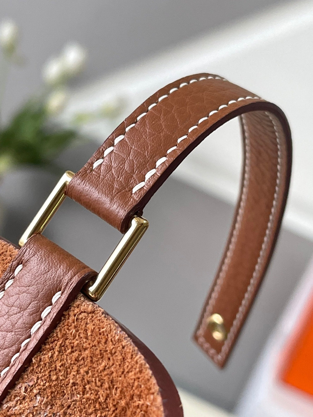 Bolso tipo cubo de cuero de 22 cm