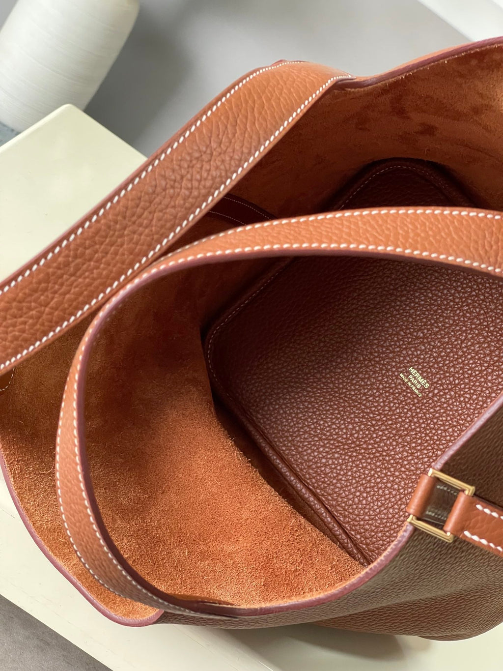 Bolso tipo cubo de cuero de 22 cm