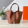 Bolso tipo cubo de cuero de 22 cm