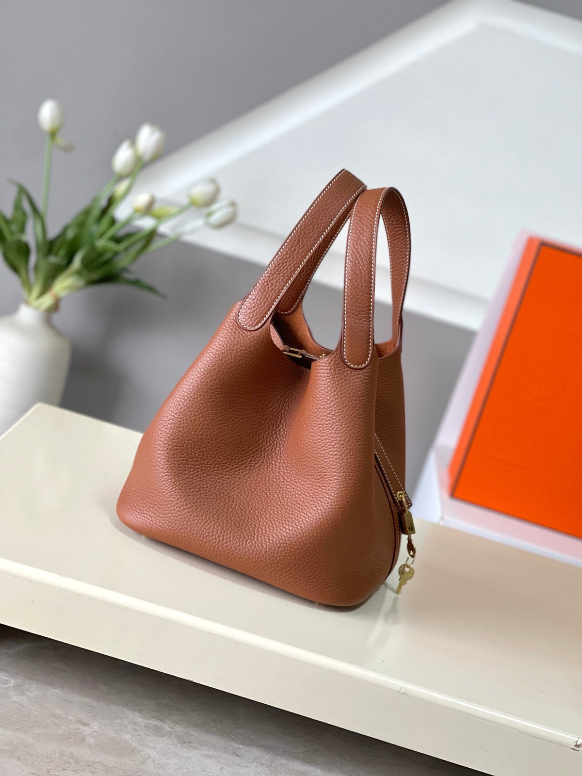 Bolso tipo cubo de cuero de 22 cm