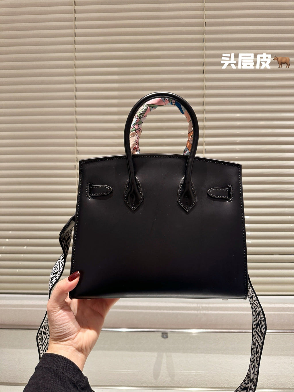 25 Litchi Leather – Edición Premium