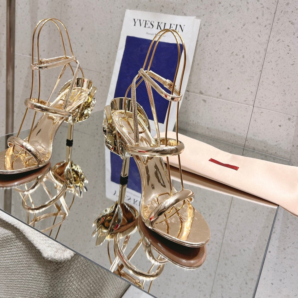 Sandalias de tacón alto con estampado floral