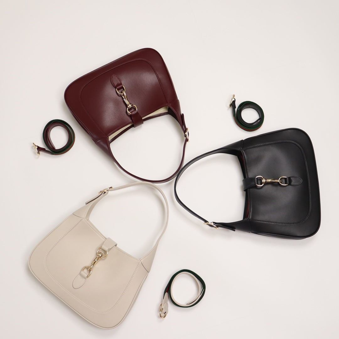 Bolso bandolera pequeño de piel negra