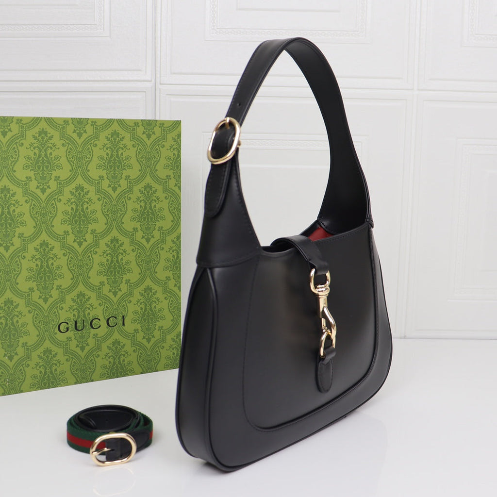 Bolso bandolera pequeño de piel negra
