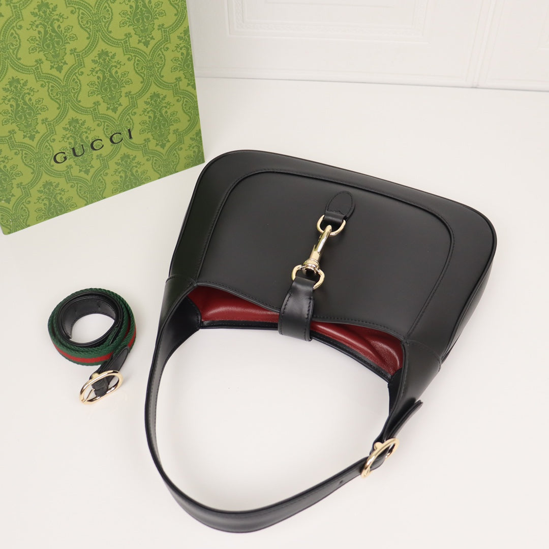 Bolso bandolera pequeño de piel negra
