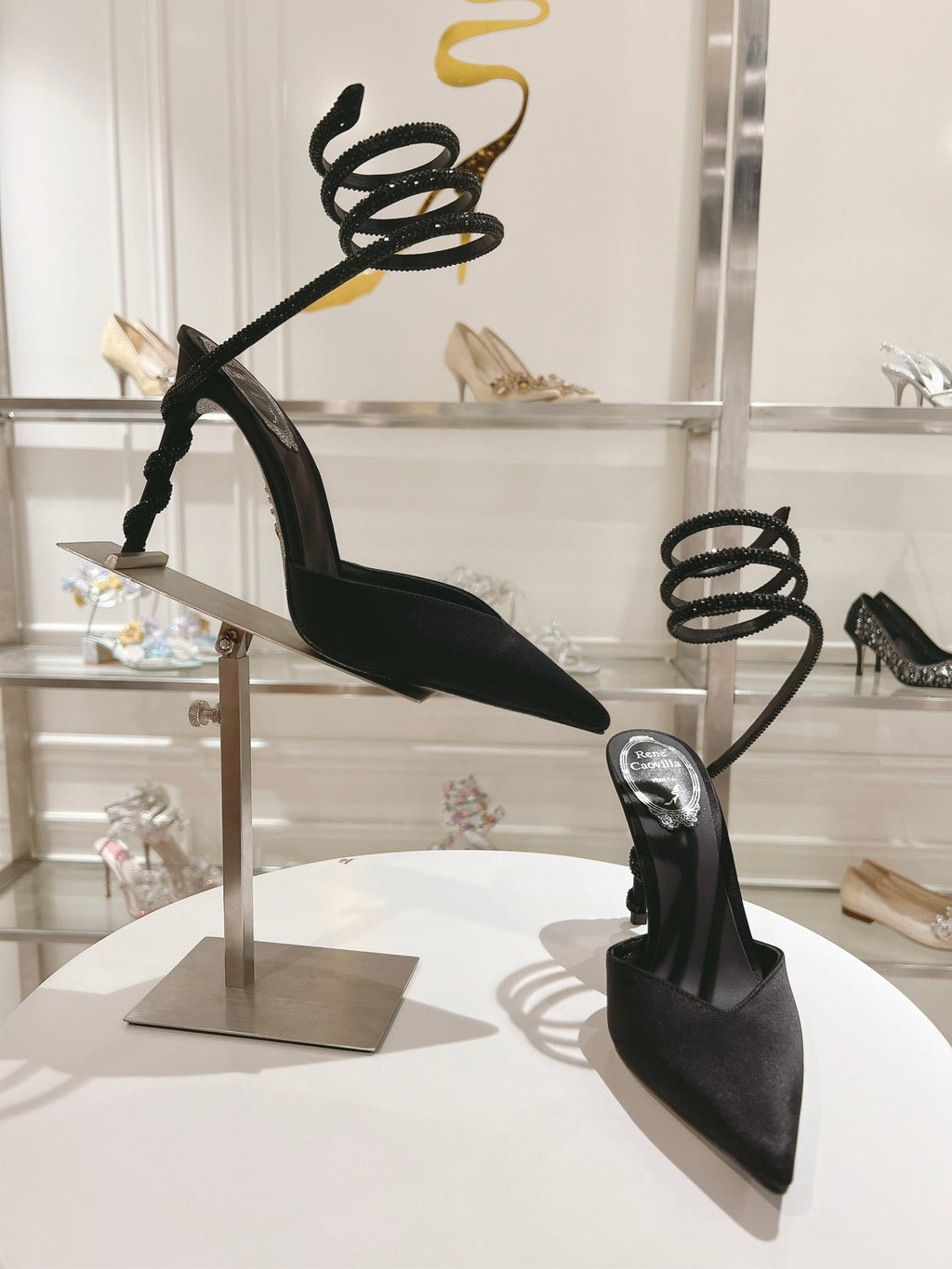 Tacones Cleo con diseño de serpiente