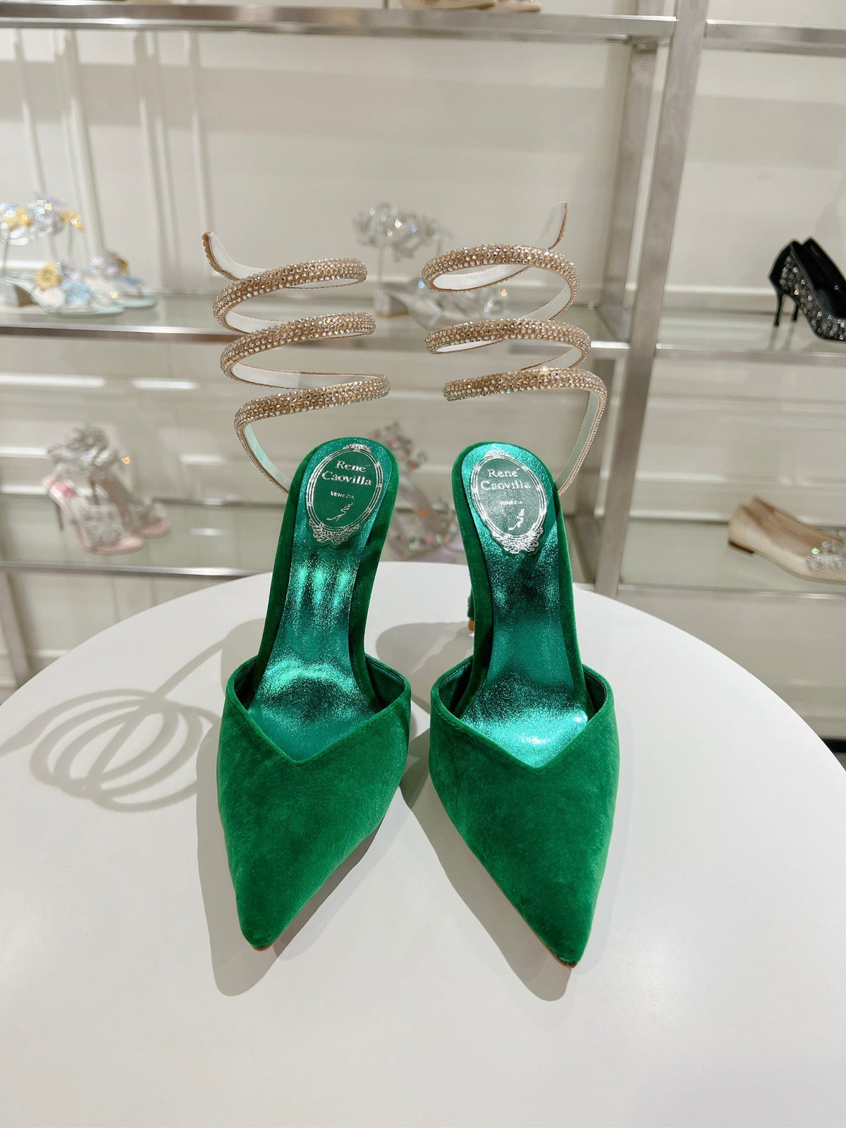 Tacones Cleo con diseño de serpiente
