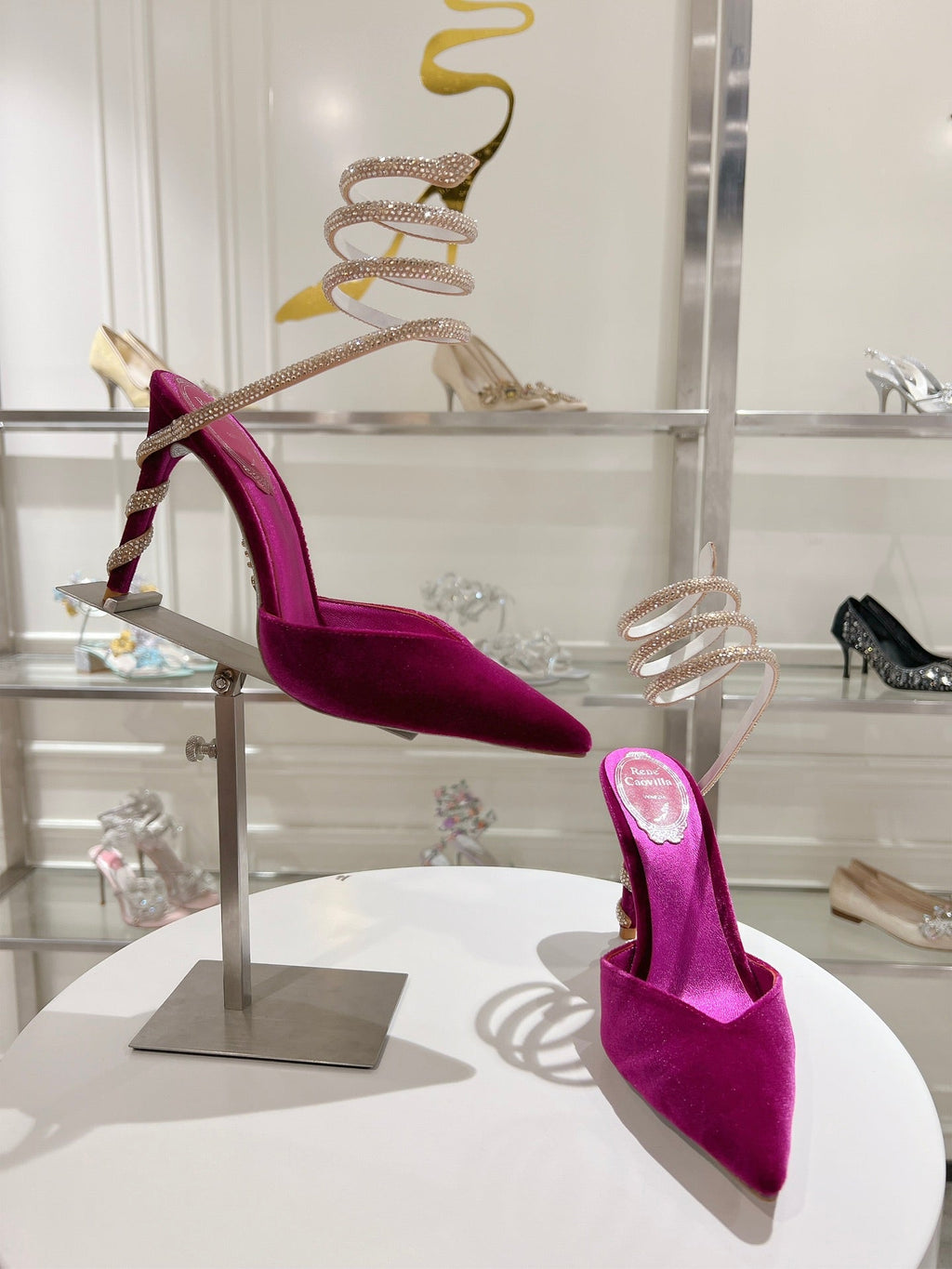 Tacones Cleo con diseño de serpiente